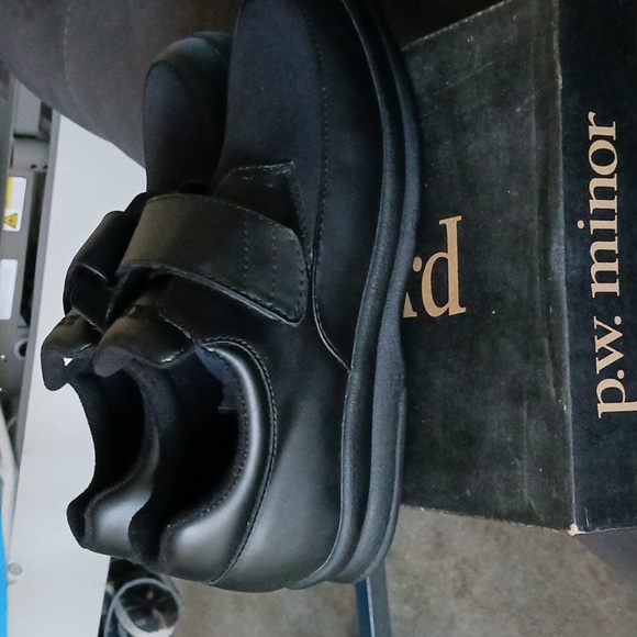 Woman's shoes - Picture 2 of 4